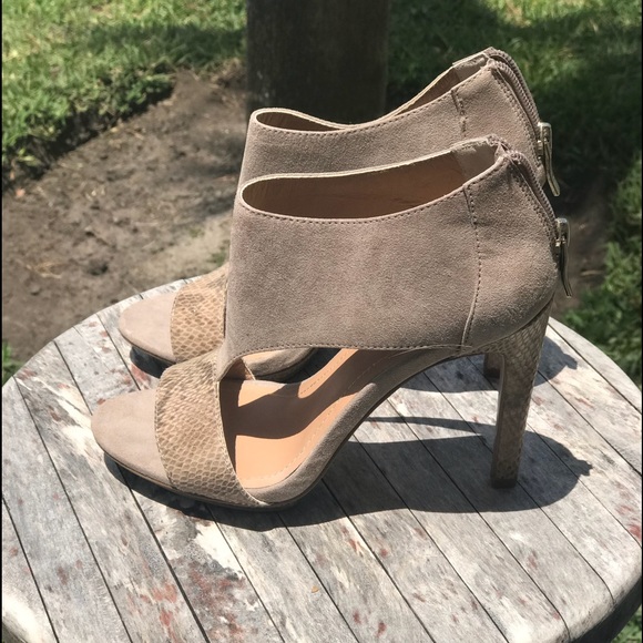 BCBG Snakeskin Heels - Picture 2 of 3